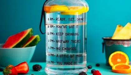 茶馆微舞台，外地茶客的自我觉醒与自导自演