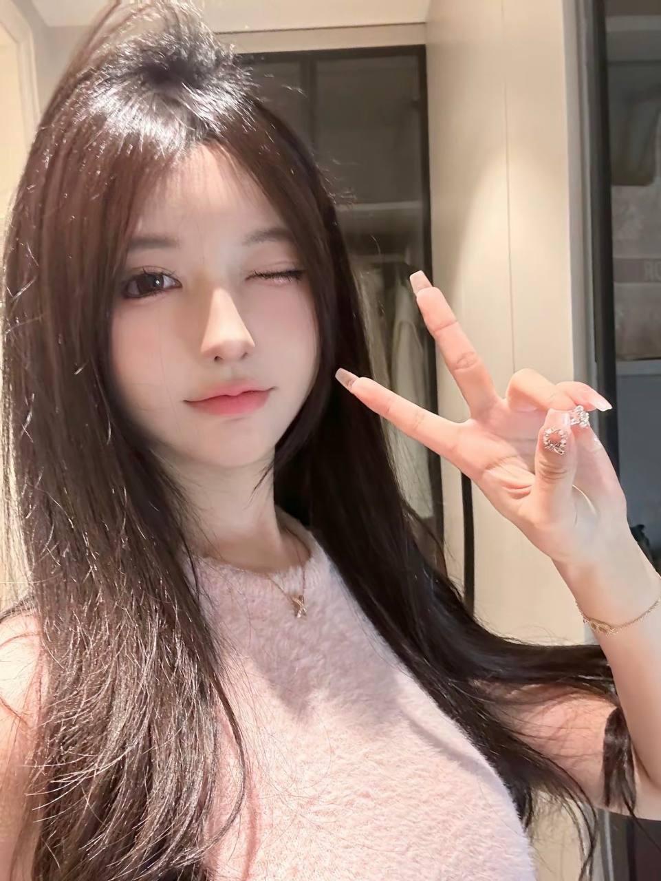 茶漏滤出的，是茶渣与浮躁心绪的双重净化